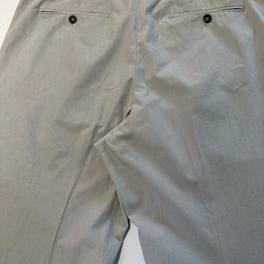Banana republic men’s 36/32 classic fit pants, light gray, front/back pockets‎